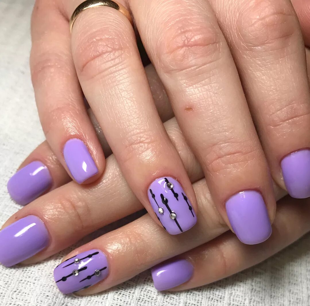 Accurate nails, Butterflies on short nails, Butterfly nail art, Cute nails, Deli