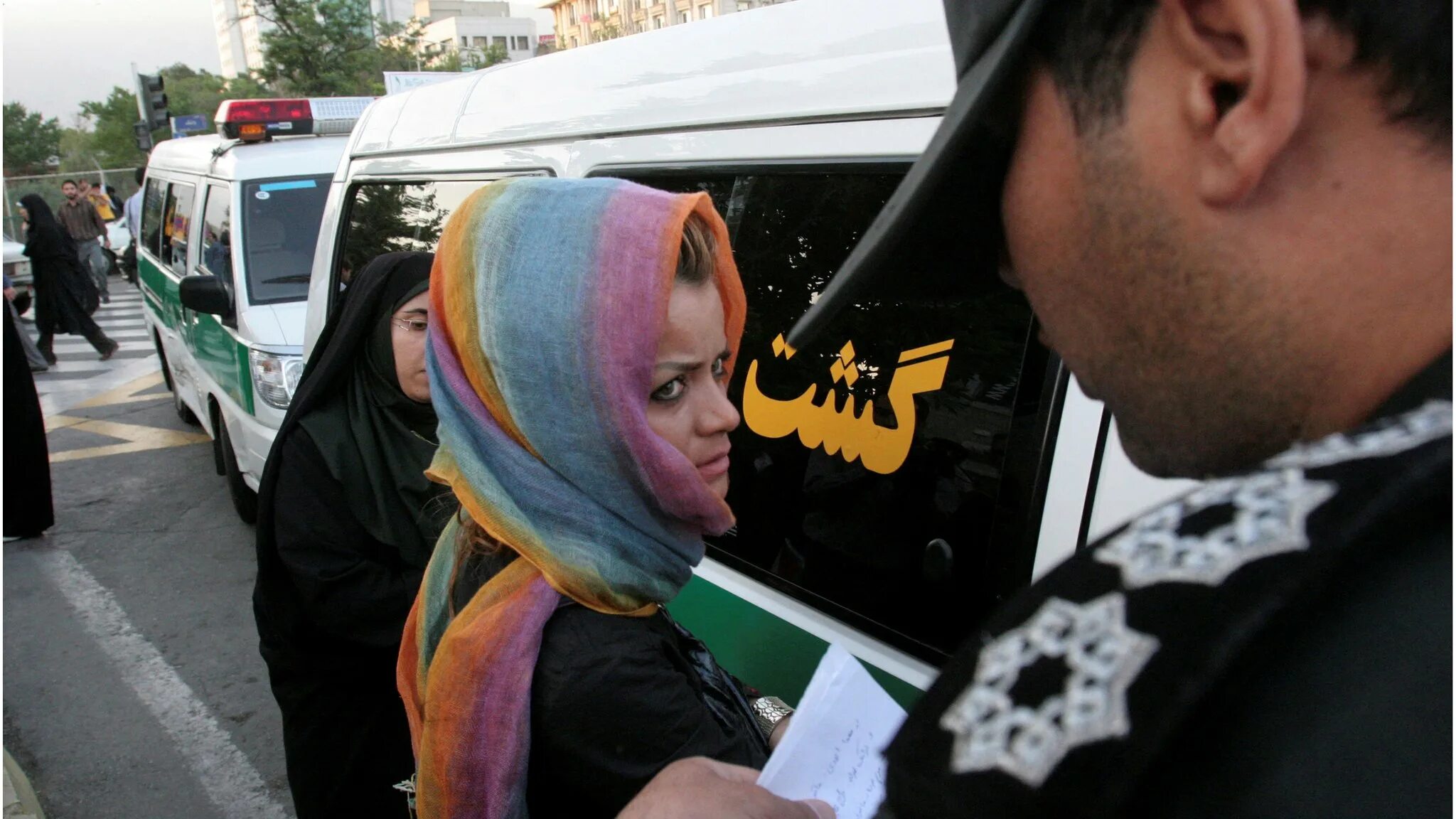 Опасно ли в иране. Полиция нравов Иран. Женщина в хиджабе. Иранские женщины.