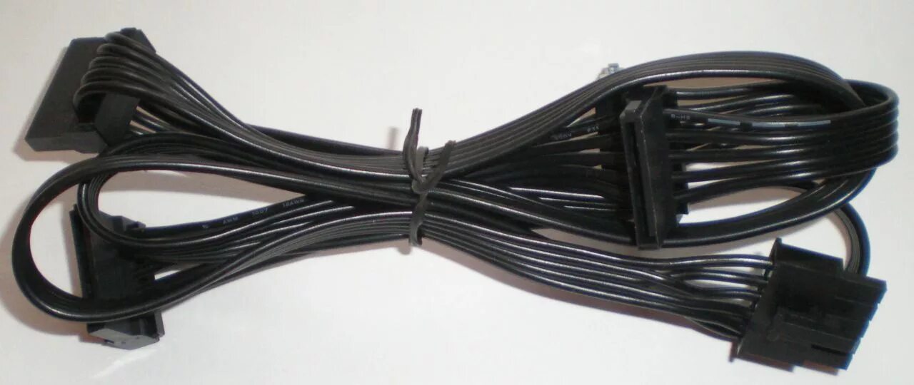 разъем блока питания компьютера p9. разъемы для питания видеокарты (pci-e) 6+2 pin x2. блок питания be quiet 650w. 6pin+2pin. 4 пиновый разъем блока питания компьютера.