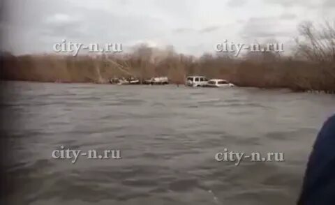 Вода подхватит легкое суденышко и понесет 4