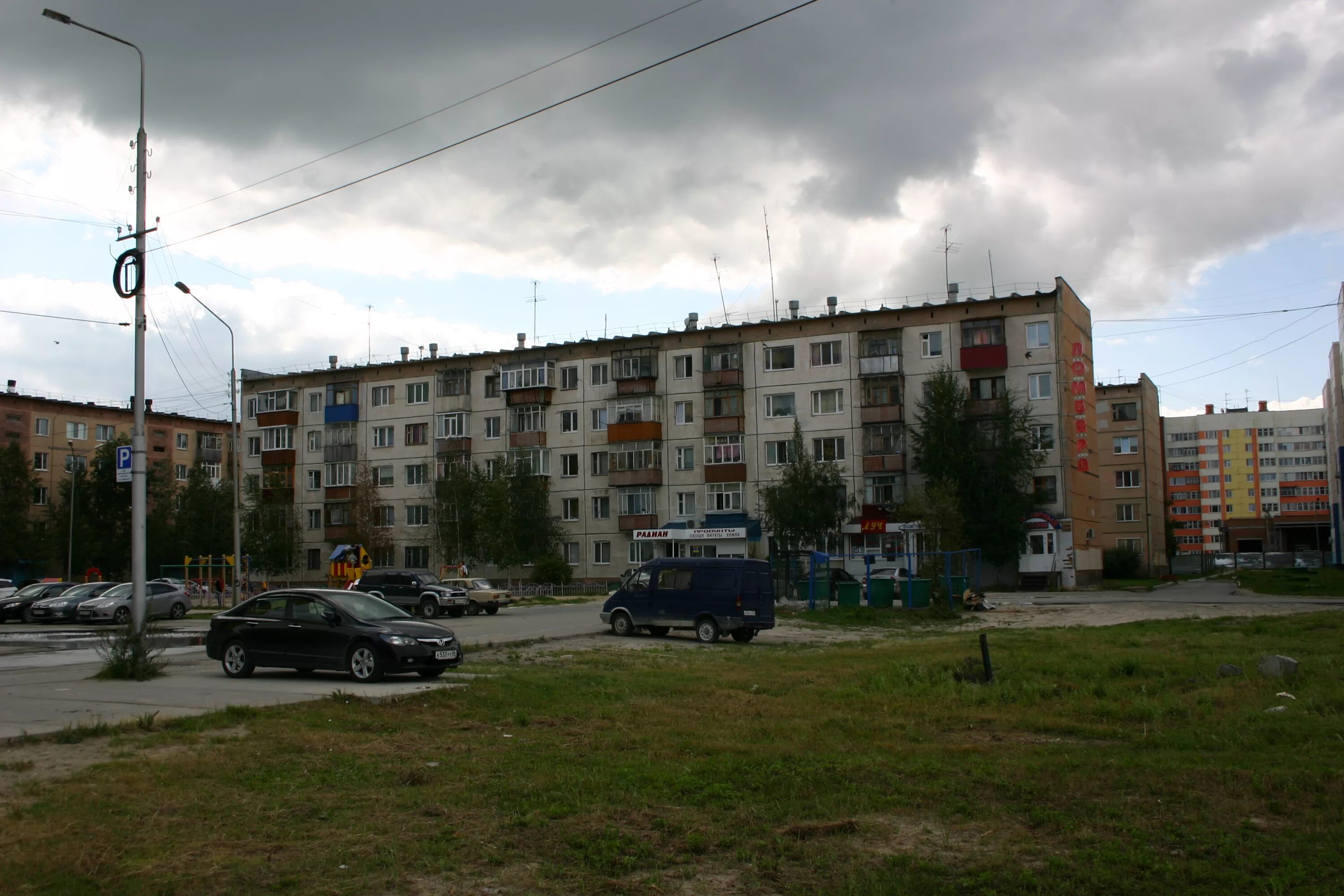 16. Тобольск 8 микрорайон. Тобольск 8 микрорайон 8/1. 3 мкр тобольск. Учебный центр профессионал.