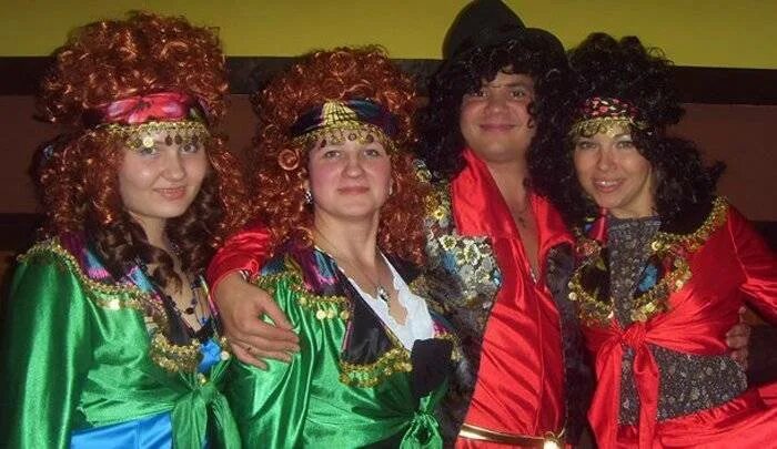 Сценка цыгане\. Образ цыганки на свадьбу. Цыганка на юбилее женщины. Цыганка на юбилее женщины. Вечеринка в цыганском стиле.