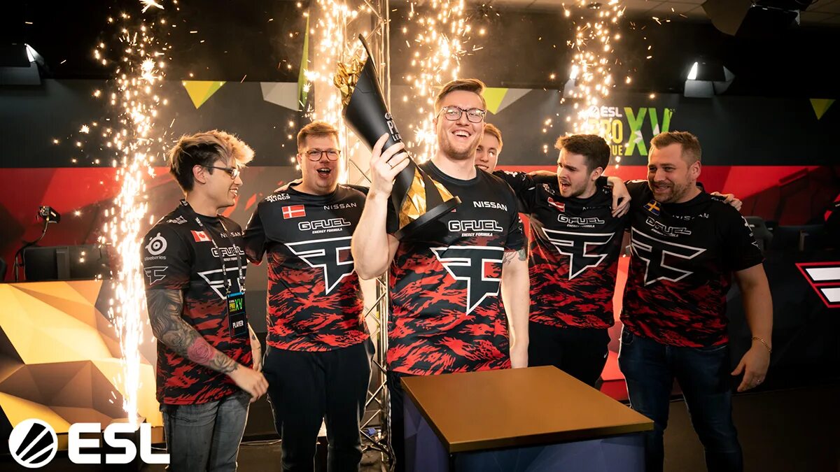 Clan группа. FAZE Clan CS go 2022. КС го FAZE Clan. Чемпион по КС. FAZE состав.