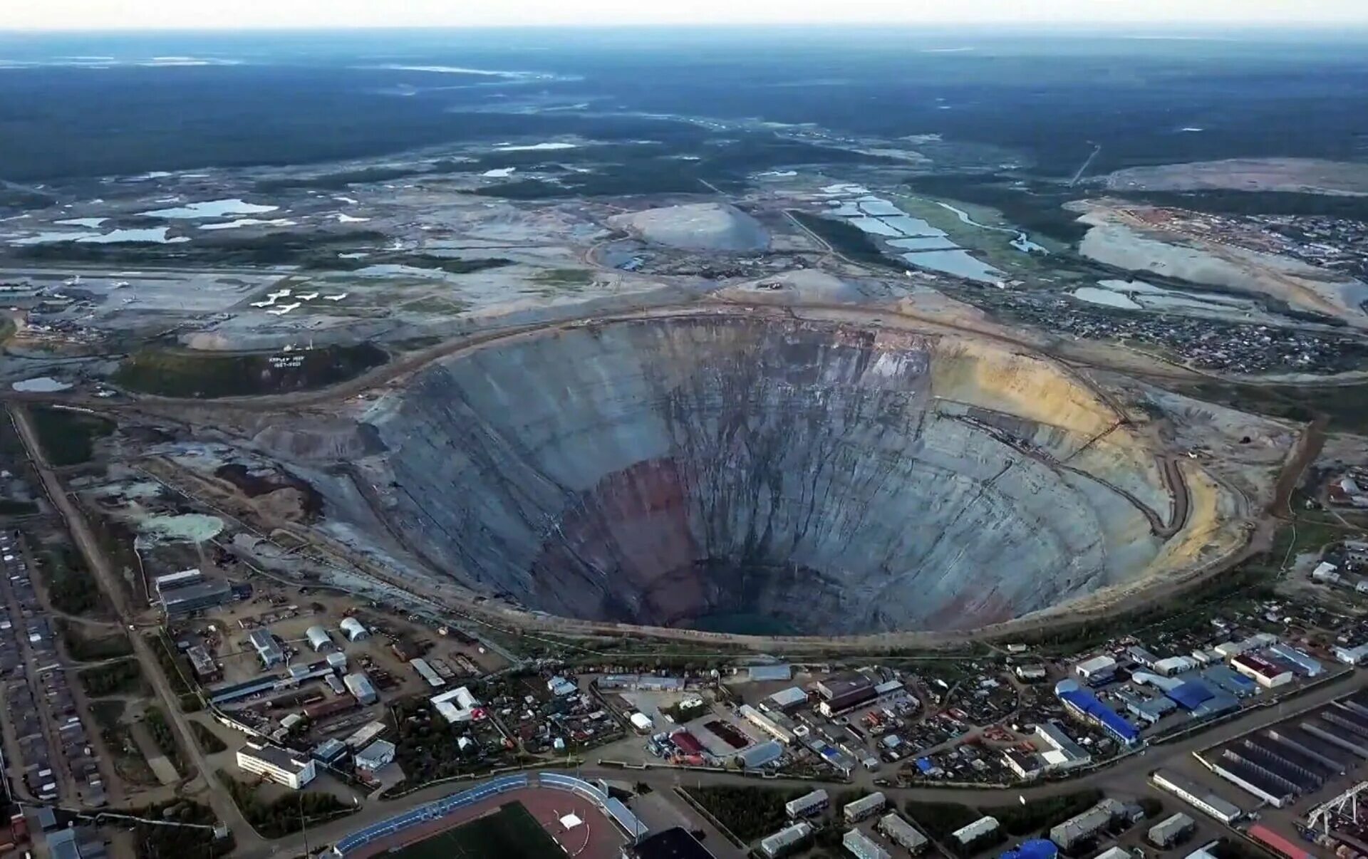алмазный карьер дьявик канада. калгурли, рудник биг-пит. сша. огромный рудник. алмазный рудник мир в якутии.