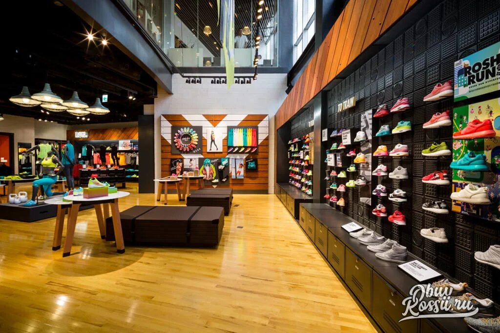 Магазин найк каталог. Nike stor. Nike Shoes Store. Nike shop Interior.