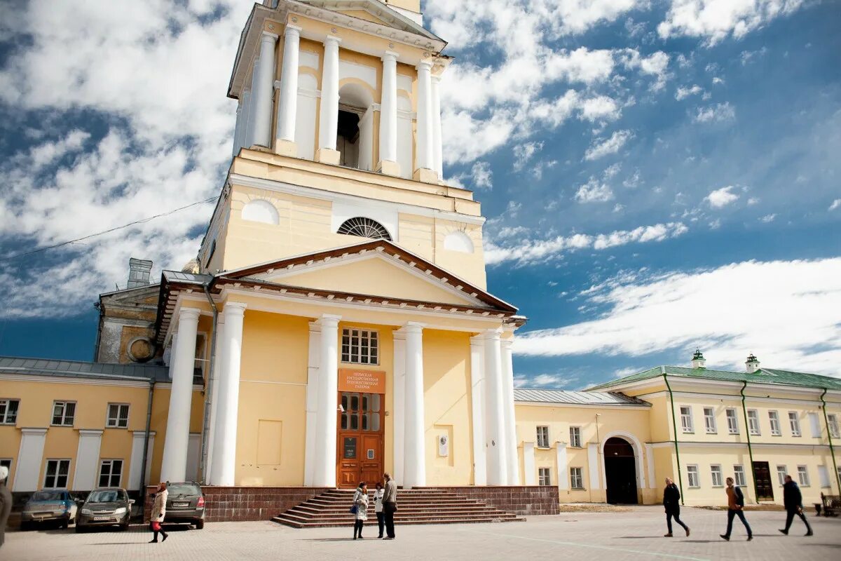 Сайт пермской галереи. Художественная галерея Пермь. Пермь Пермская картинная галерея.