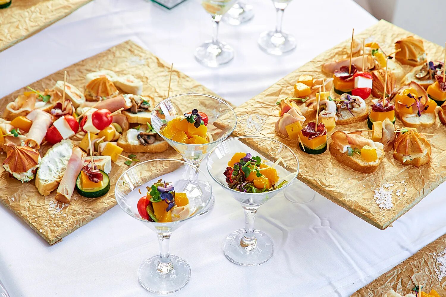 фуршетное меню на новый год. • канапе «ананасовый кораблик». канапе на день рождения. закуски для фуршета. фуршетное меню на новый год.