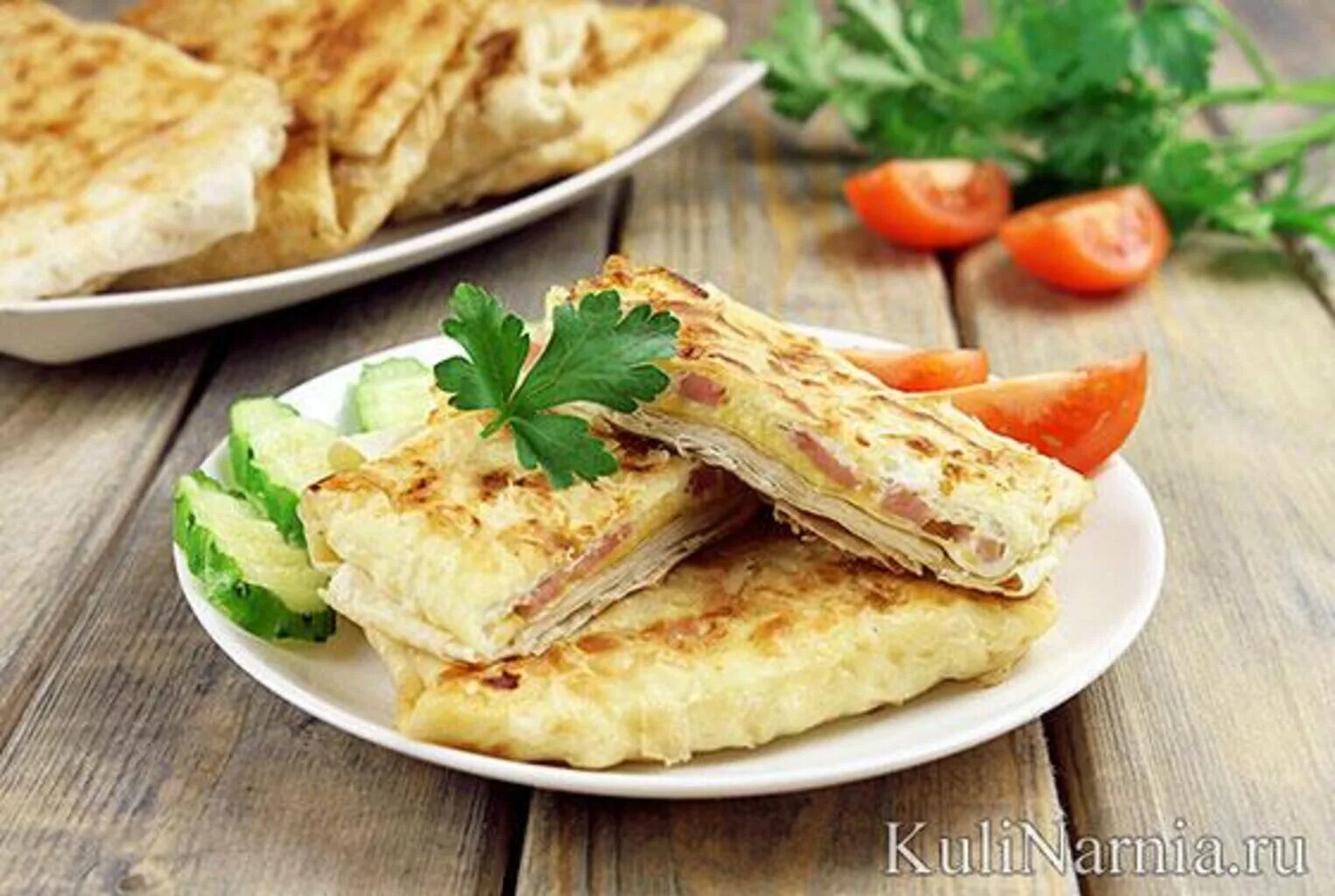 Лаваш с сыром и яйцом на сковороде. Ёка армянская. ёка с сыром. лаваш ёка. ёка блюдо из лаваша.