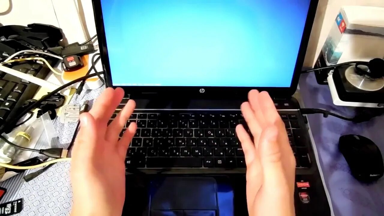 Интернет включился включи. Включенный ноутбук. Спасение компьютера. Не включается ноутбук. Не открывается ноутбук.