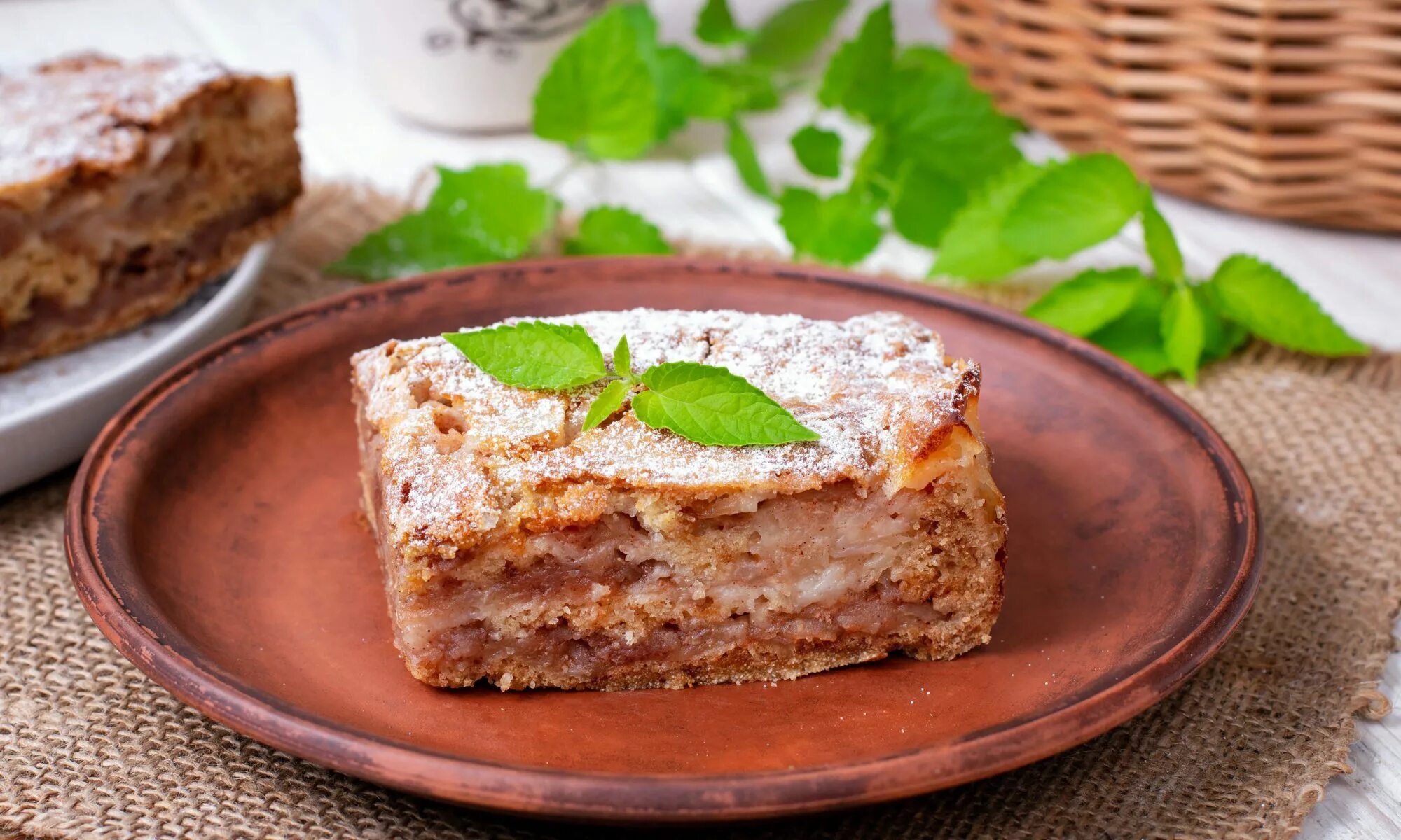 Пирог 3 стакана с яблоками и молоком. Насыпной яблочный пирог по-болгарски. насыпной пирог с яблоками в духовке.