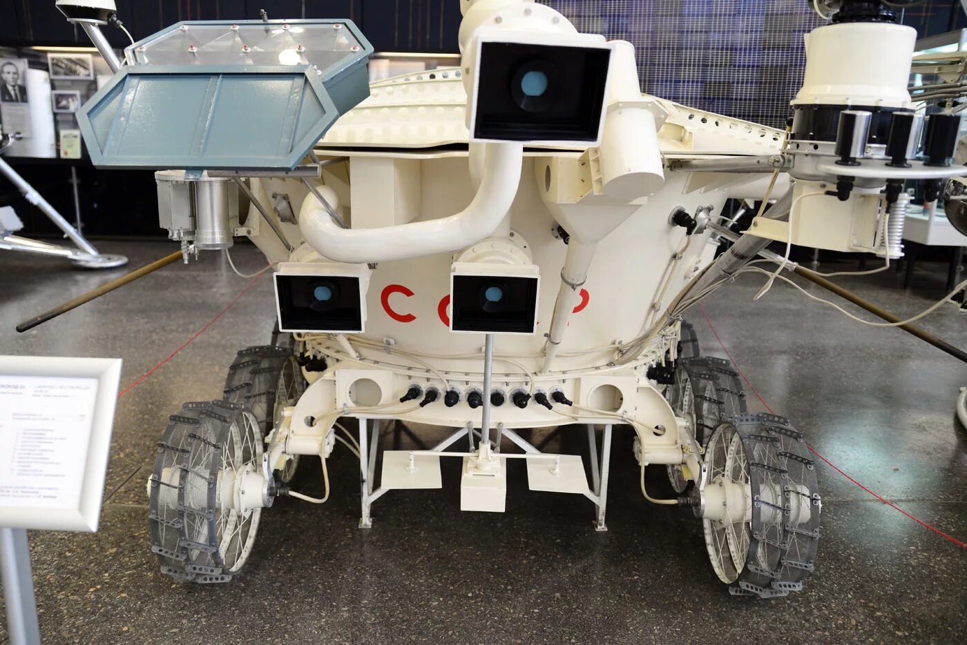 Самоходный аппарат совершивший путешествие по луне. Первый Планетоход «Луноход-1». Луноход 2. Самоходный аппарат Луноход 2. Королевский Луноход.