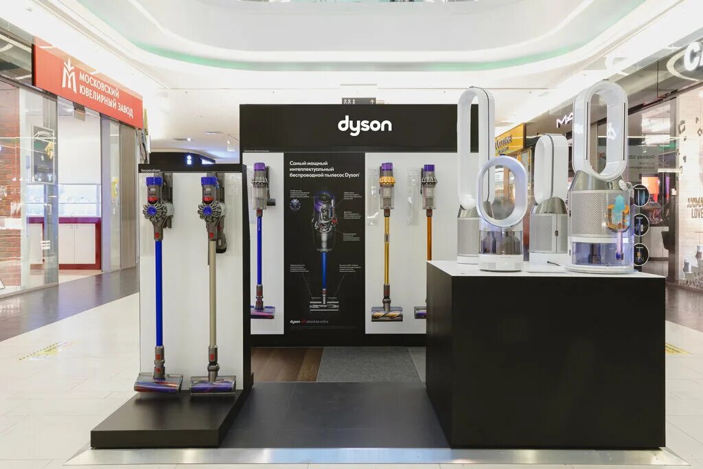 Дайсон санкт петербург. Дайсон магазин. Dyson Showroom. Магазин Дайсон фото. Dyson ВДНХ.