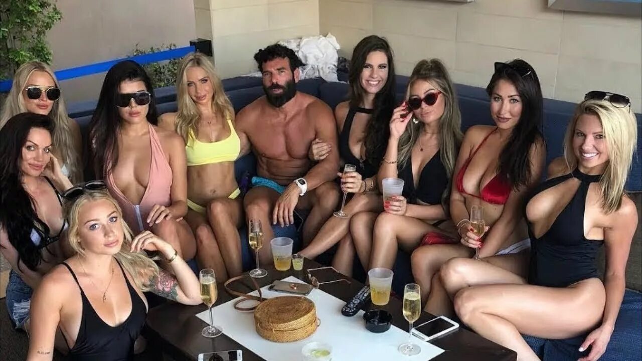 Как называется парень у которого много девушек