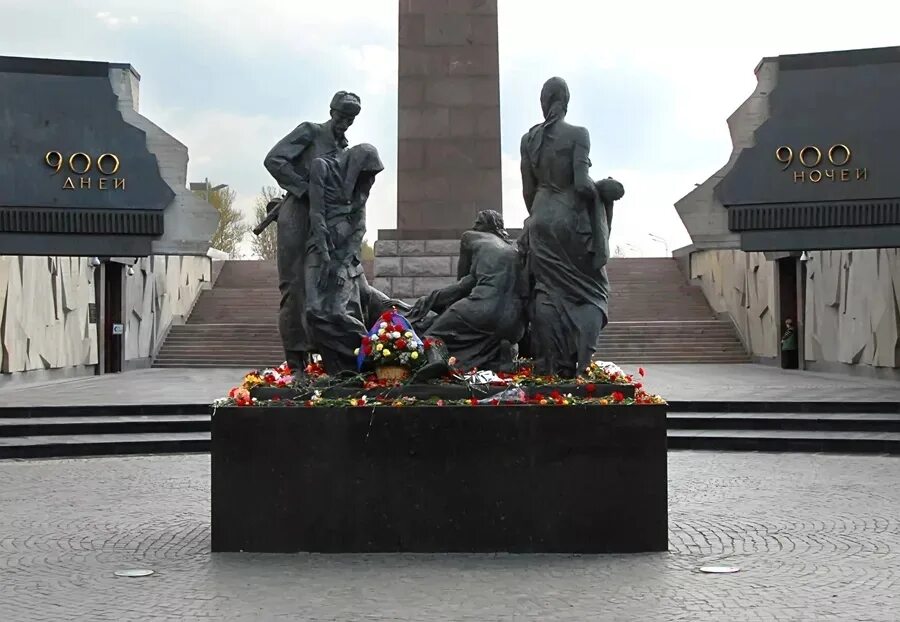 Комплекс блокада. Мемориал блокады Ленинграда в Санкт-Петербурге. Обелиск защитникам Ленинграда памятник в Санкт Петербурге. Монумент 900 дней блокады Ленинграда. Мемориал защитникам Ленинграда блокада.