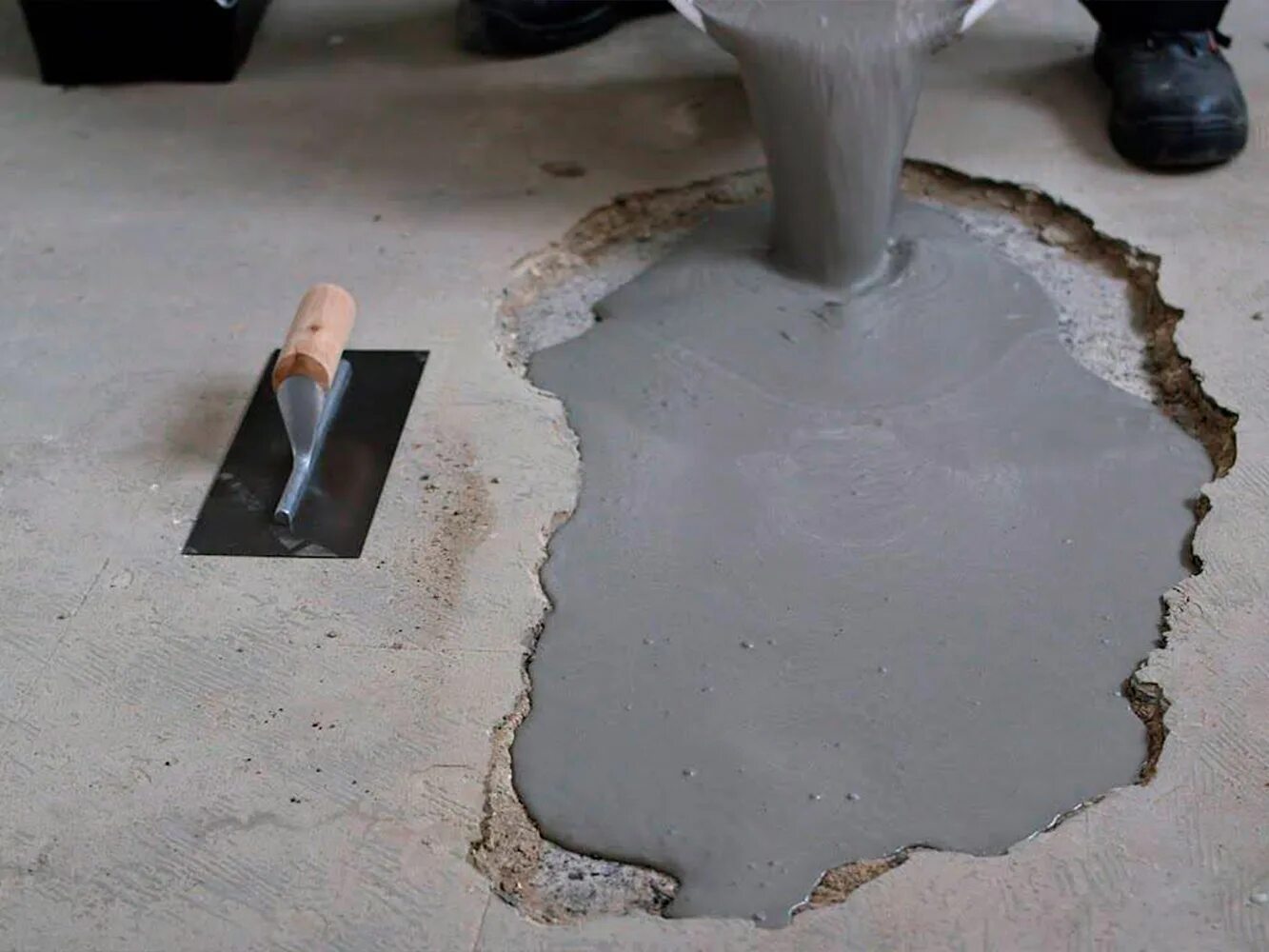 Floor hole. Пол поломался. Ливневка люк. Дыра в полу. Дырка в полу cartoons png.