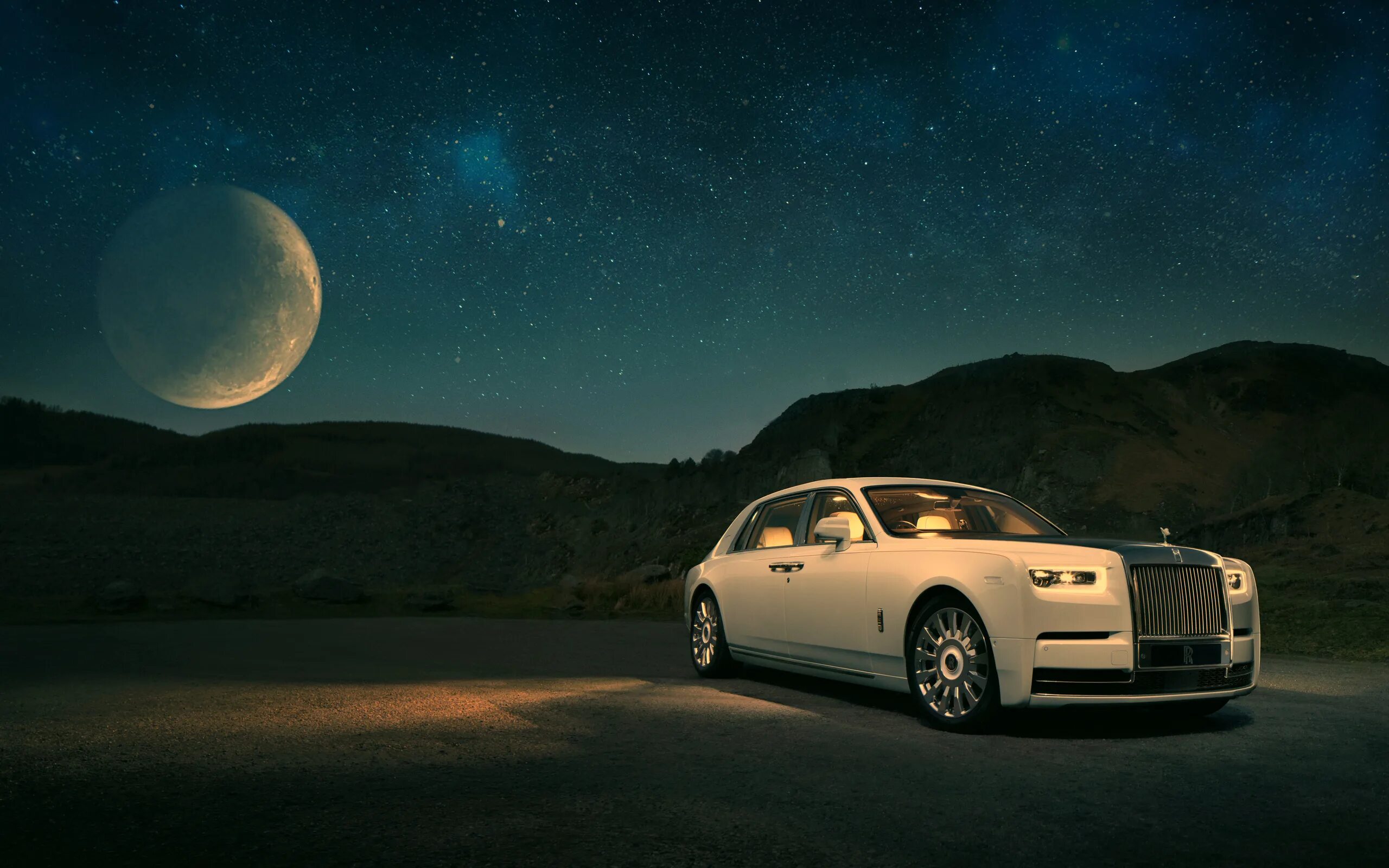 Автомобиль луна. Moon авто. Луна в машине фото. Машина на Луне. Большая Луна с машиной.