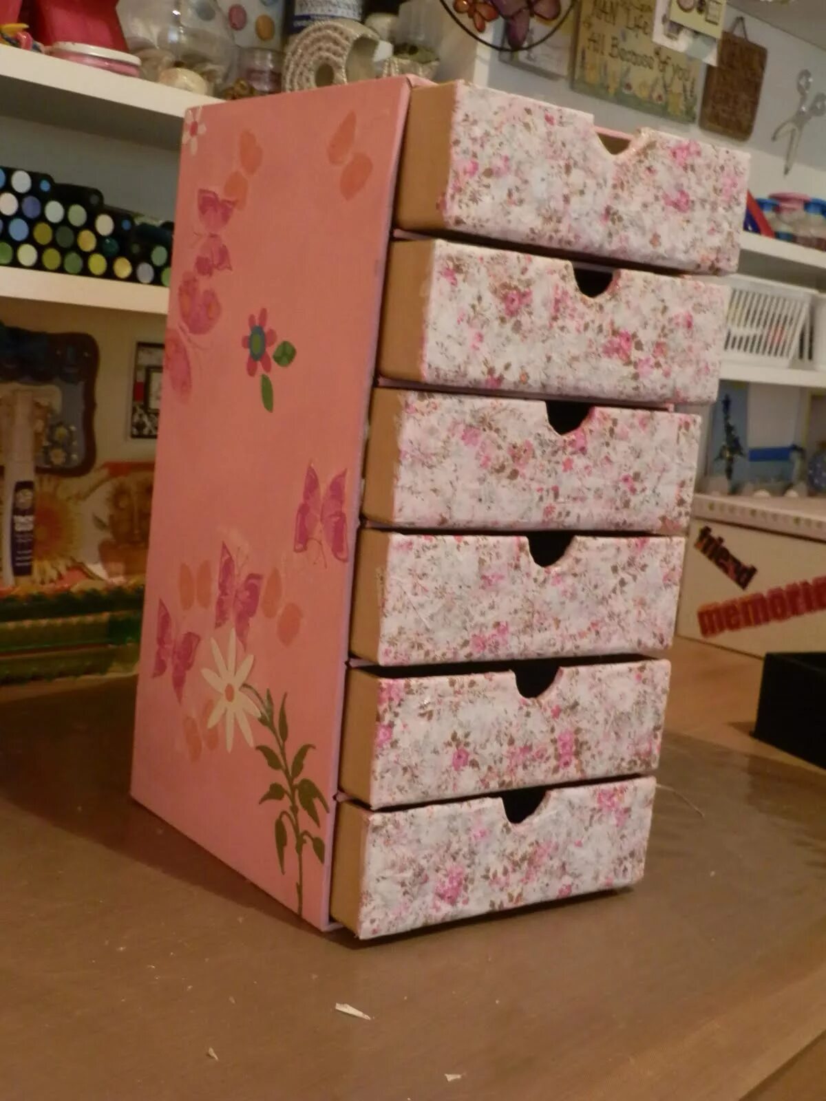 Что можно сделать из коробок своими руками. Коробки для хранения из картона. Ящики для хранения из картонных коробок. Комодик из обувных коробок. Коробка комодик из картона.