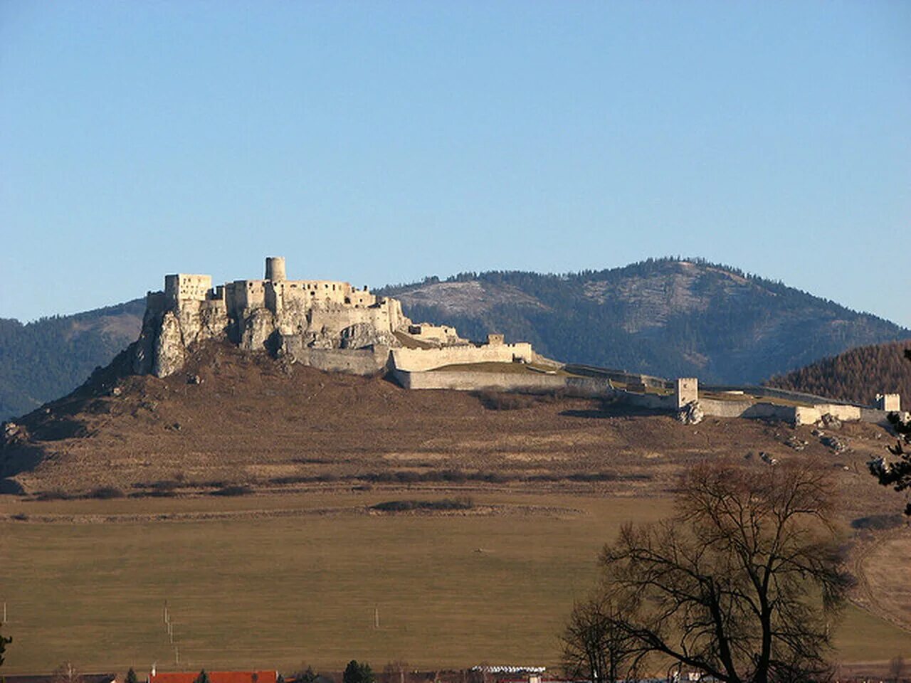 Спишский замок. Спишский град. Самая большая крепость. Самый большой крепость в мире. Самая крупная крепость из сохранившихся и действующих