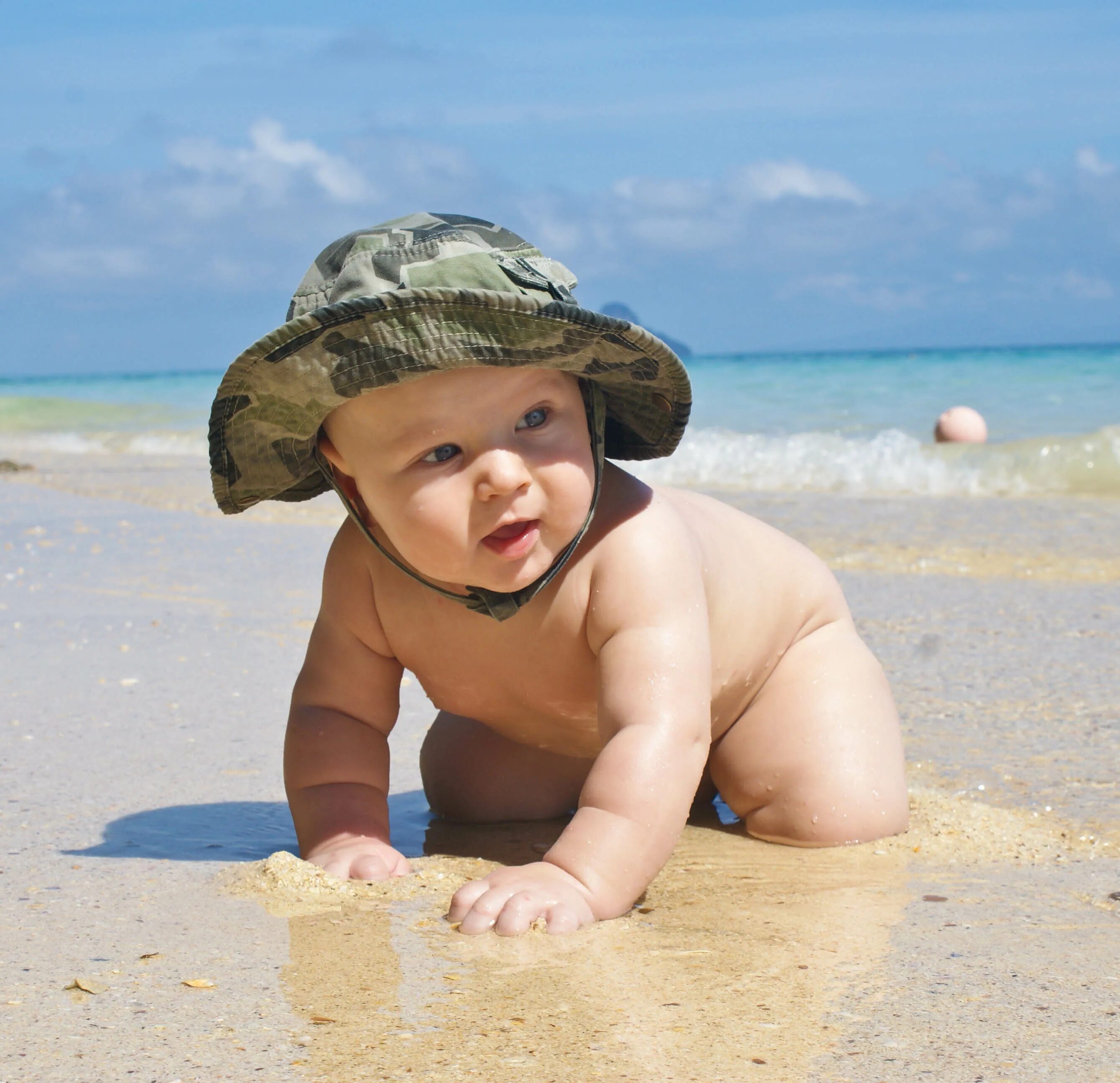 Children's nudism. Дети на море. Малыш на море. Маленькие дети на море. Малыш на пляже.