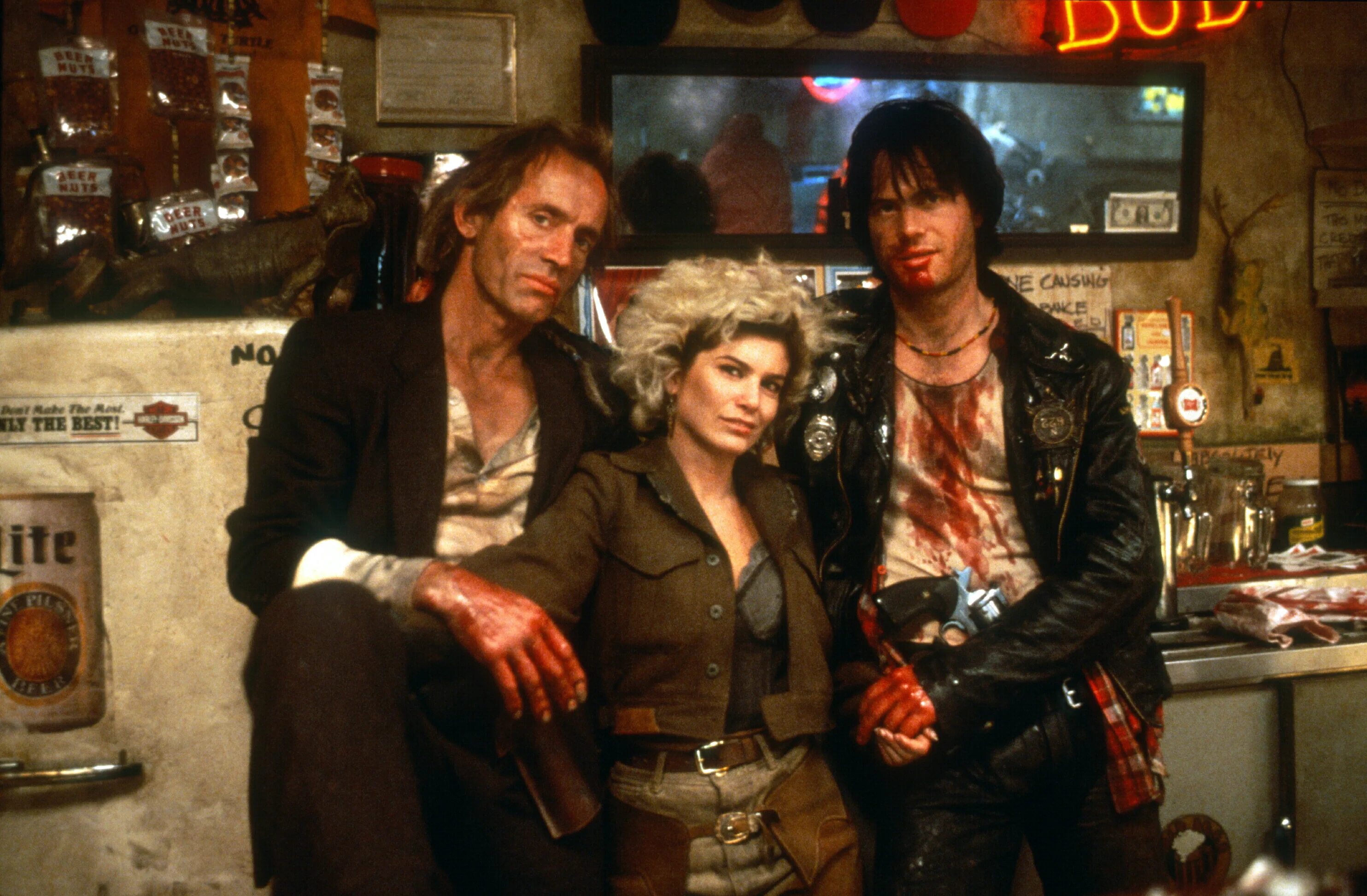 Near dark. Лэнс Хенриксен почти стемнело. Билл Пэкстон почти стемнело.