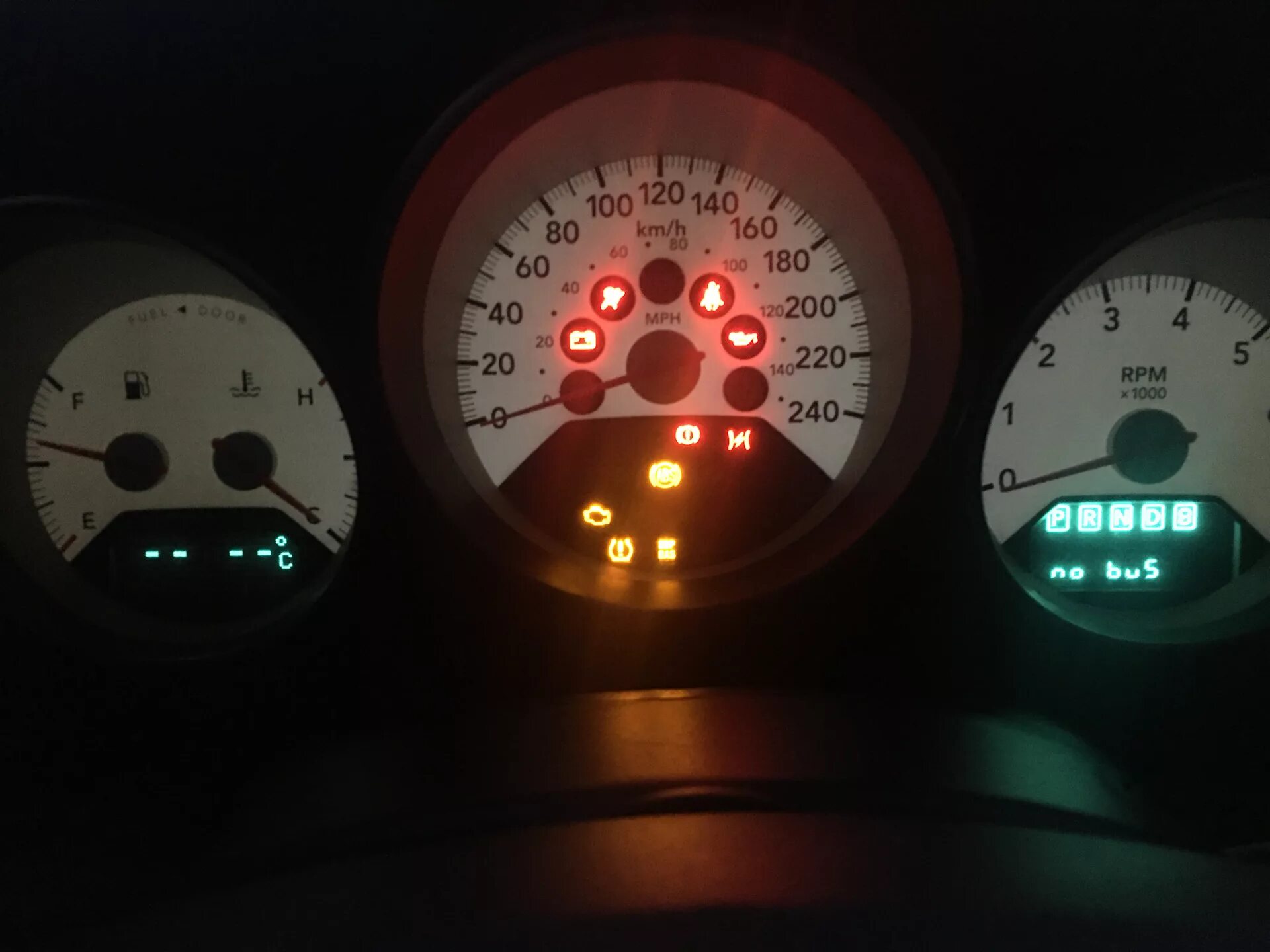 Ошибка p2017 dodge caliber. Значки на панели приборов додж калибер. Esp на додж калибр. Додж авенджер 2007 панель приборов. Dodge caliber can шина.