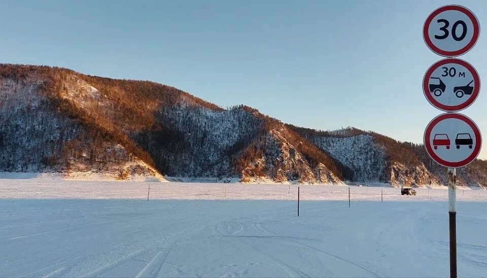 Зимник красноярское море. Шумиха красноярское море зимой. Автозимник. Зимник красноярское море. Красноярское водохранилище дивногорск.