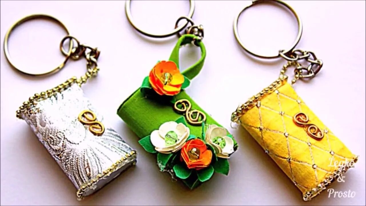 самодельный брелок. самодельный брелок для ключей. брелки из бумаги. брелки из ткани. включи как сделать брелок.