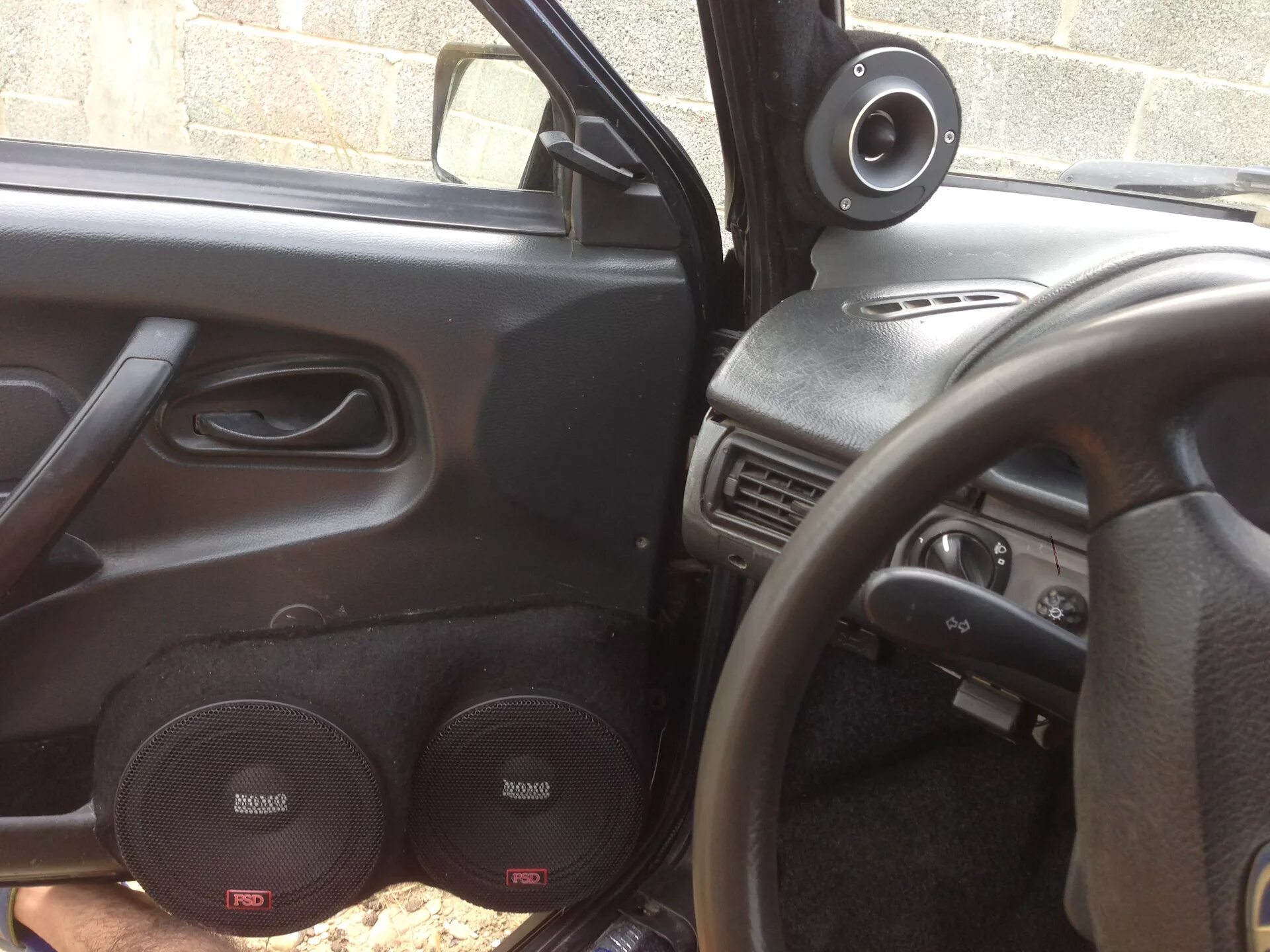 Стойки под рупора ваз 2114. Рупор ваз 2114. Рупора ваз 2112. Передние стойки под рупора ваз 2114. Рупора в стойках ваз 2114.