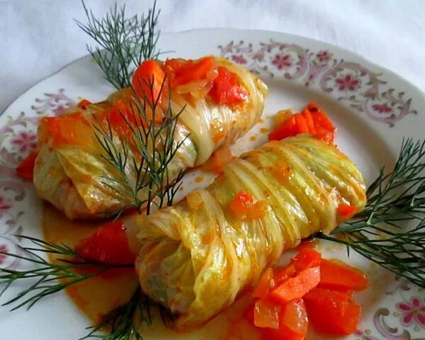 Голубцы из пекинской капусты в мультиварке. Пп голубцы из пекинской капусты. голубцы из пекинской капусты с фаршем в мультиварке. голубцы куриные с пекинской капустой в мультиварке. голубцы из пекинской капусты подлива.