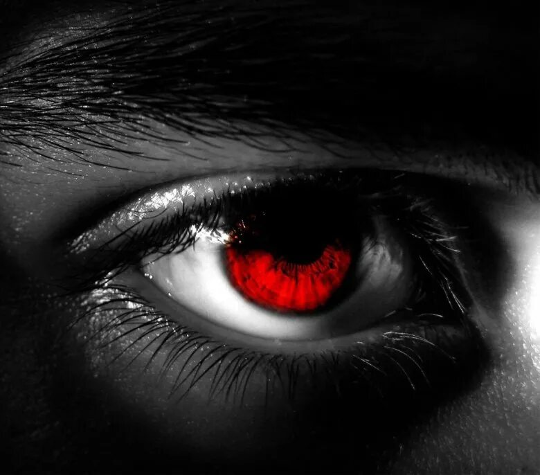 Черно белый портрет. Кристен стюарт вампир. Склеральные линзы зомби. Злые женские глаза. Злые женские глаза.