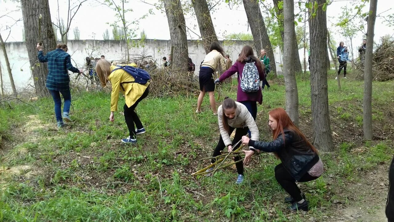 Сквер. Субботник фото. Фотографии субботника. Фото доброе дело субботник. Кемерово предзаводской поселок.