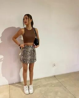 Foto : Modis dengan Berbagai Style, Ini Gaya Caitlin Halderman yang Bintang...