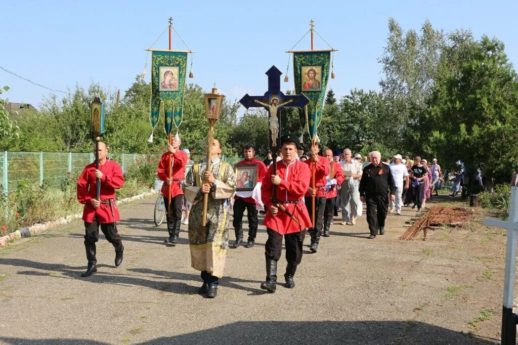 Погода с сергиевское республика адыгея гиагинский район. Станица. Крестный ход в Майкопе. Крестный ход Мостовской. Крестный ход в станице Новосвободная Адыгея.