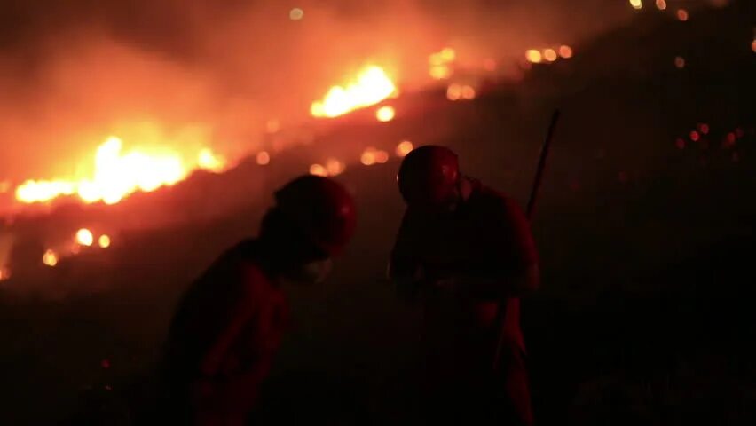 Массовое сожжение женщин. Burning flag группа. Anti burn out. Burn against. Burn against.