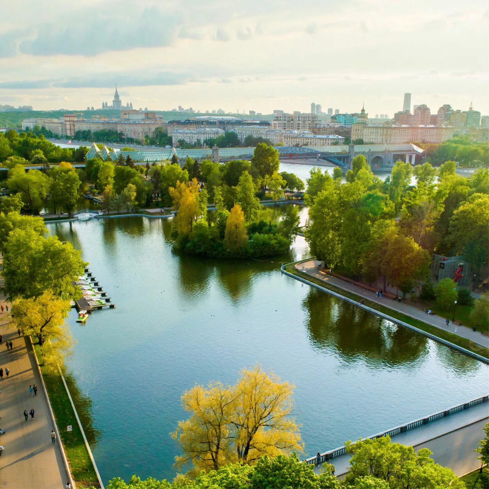 Городские парки москвы. Парк Горького Санкт-Петербург. Парк им Горького СПБ. Парк Горького Москва. Парк Горького Москва природа.