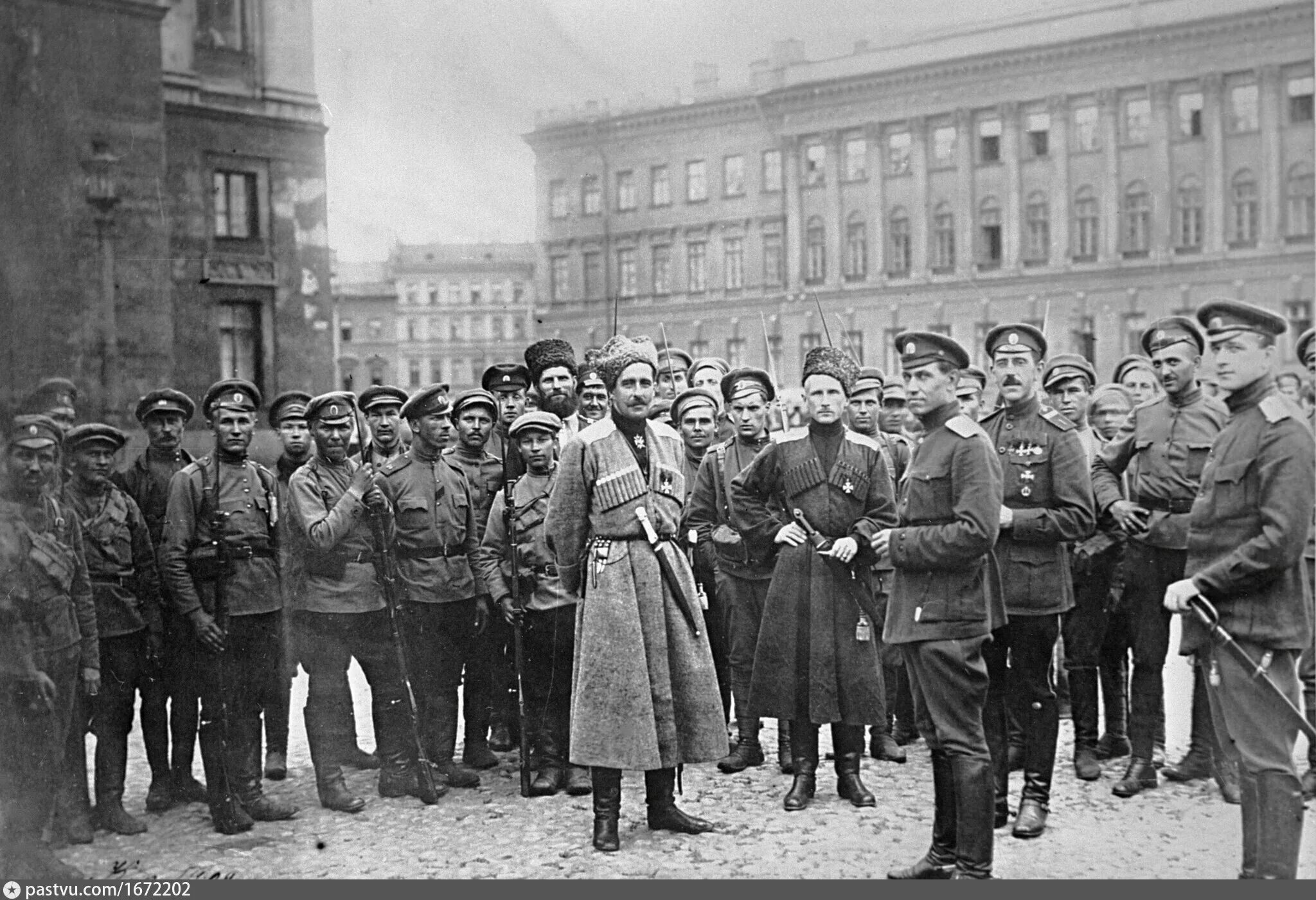 Петербург после революции. Восстание Корнилова 1917. Мятеж Корнилова 1917. Корнилов 1917 год. Февральская революция 1917 Керенский.