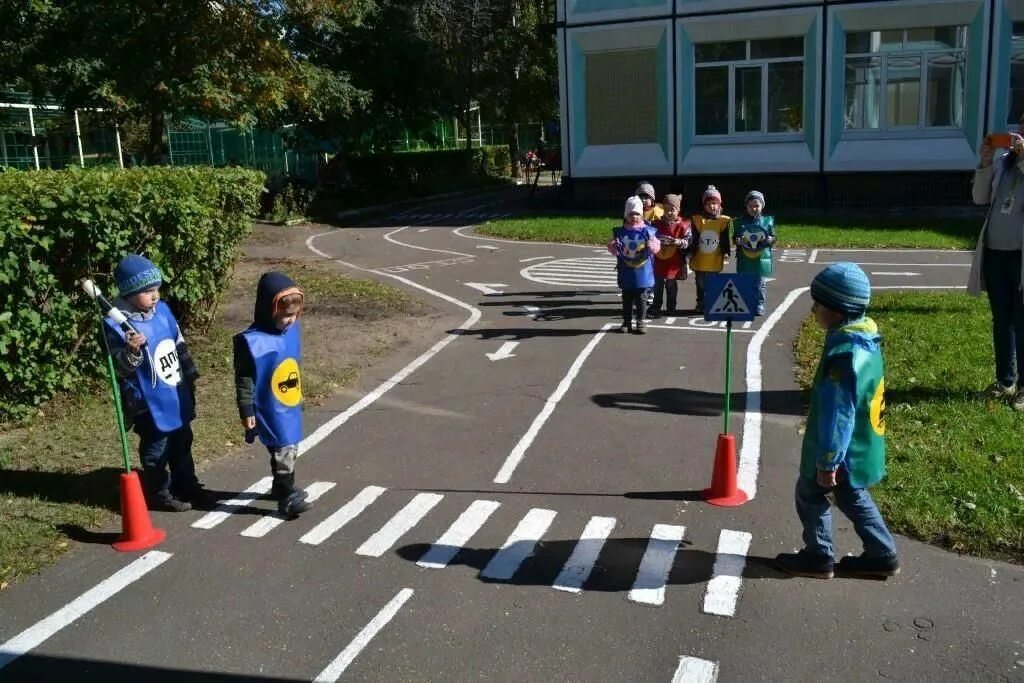 Развлечение по безопасности. Дорожное движение. Развлечение по ПДД. Изучение правил дорожного движения для детей. Игровая программа по ПДД дорожная.