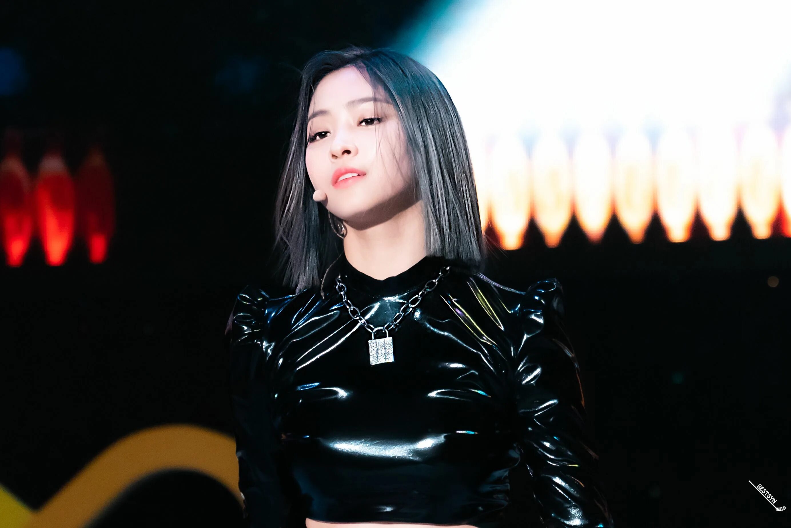 Y forum. Itzy Ryujin. Рюджин 2021. Рюджин из Itzy. Рюджин айдол.