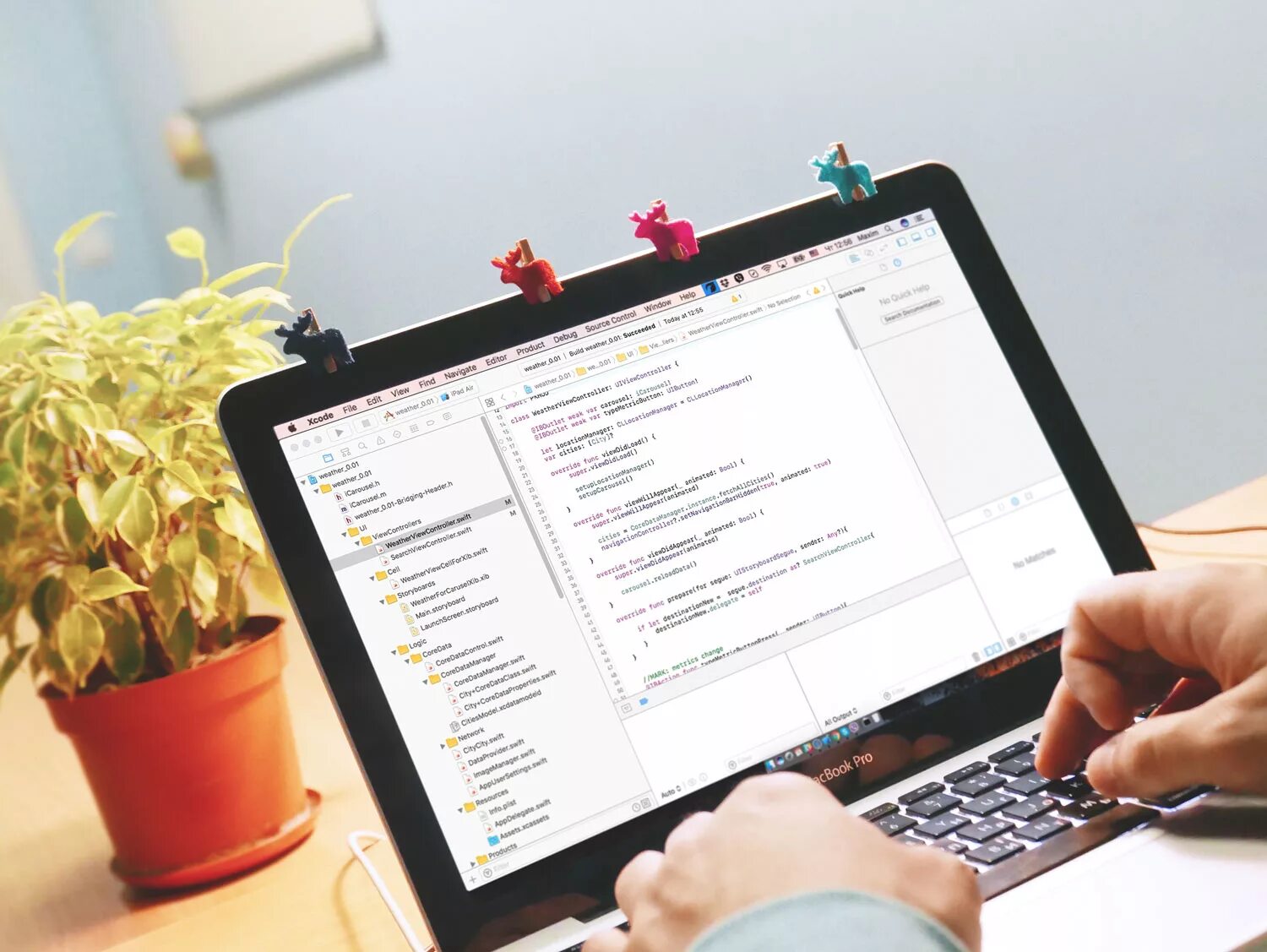 Обучение языку программирования swift. Swift разработчик. язык программирования apple. ios разработчик. ios программирование.