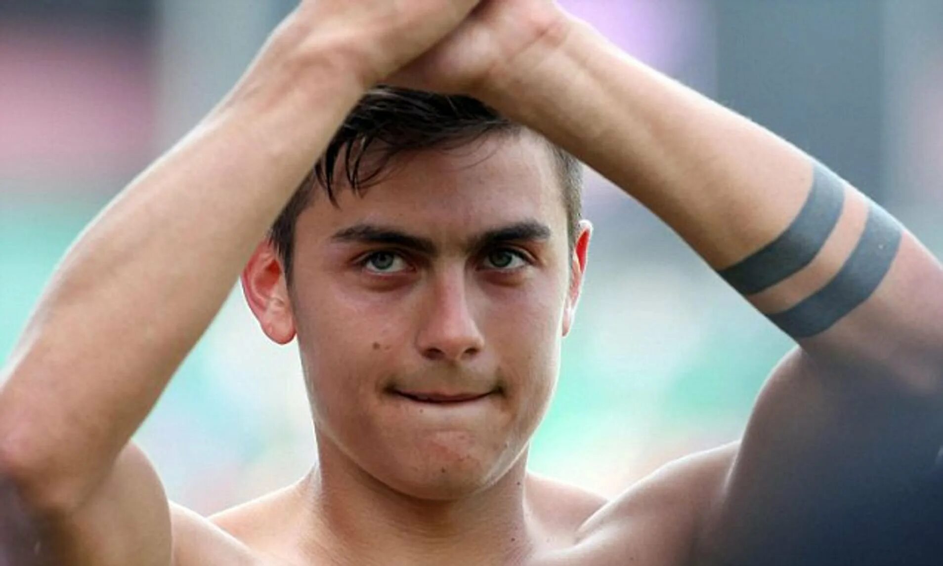 тест на беременность две полоски. мемы несколько людей. волчонок скотт макколл тату. скотт маккол тату. две полоски у мужчины.