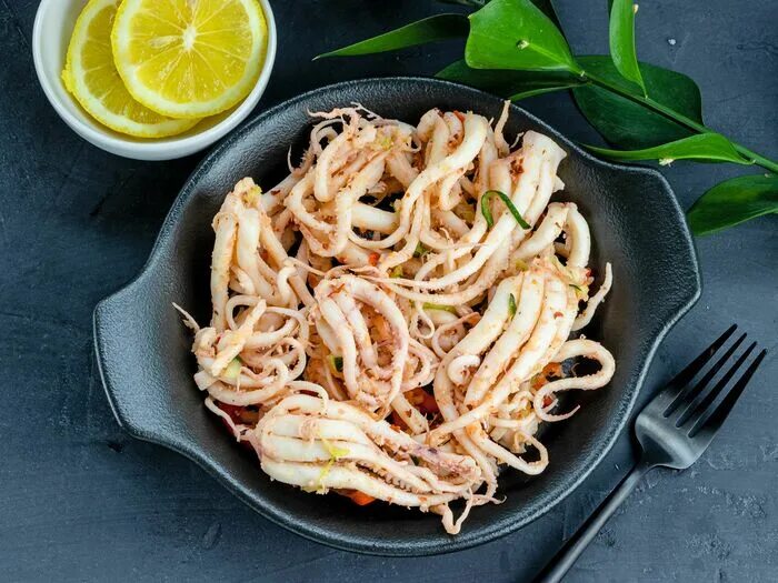Как замариновать кальмары. Азиатская кухня. кальмары в маринаде. щупальца кальмара в маринаде. кальмары в чесночном маринаде.
