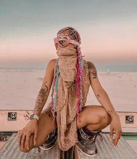 Посетители фестиваля Burning Man 2022 (14 фото) .