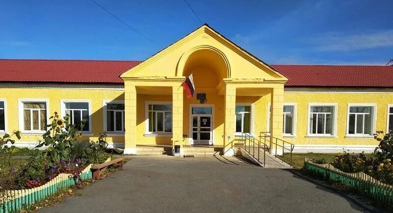 октябрьская средняя школа с октябрьское. сельская школа. средняя школа октябрьского района оренбургской области. сайт октябрьский средней школы. сайт октябрьский средней школы.