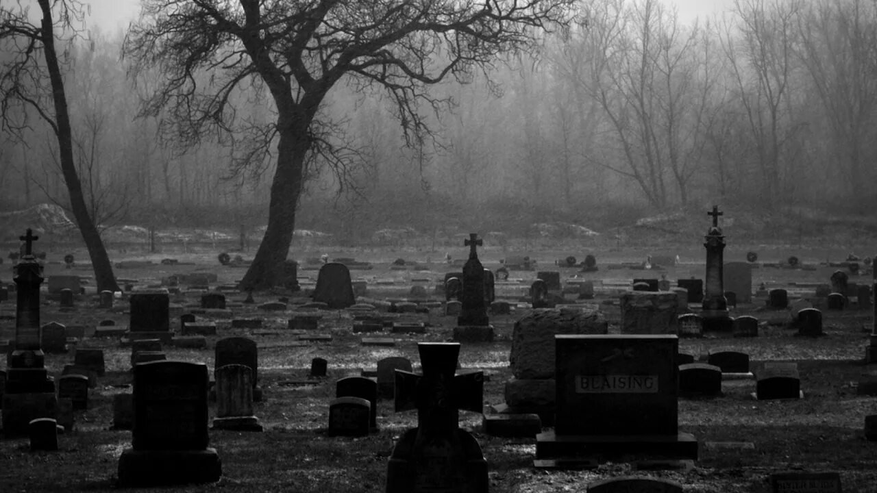 Страна молчания. Мрачное кладбище. Кладбище темное. Зловещее кладбище. Мрачный фон кладбище.