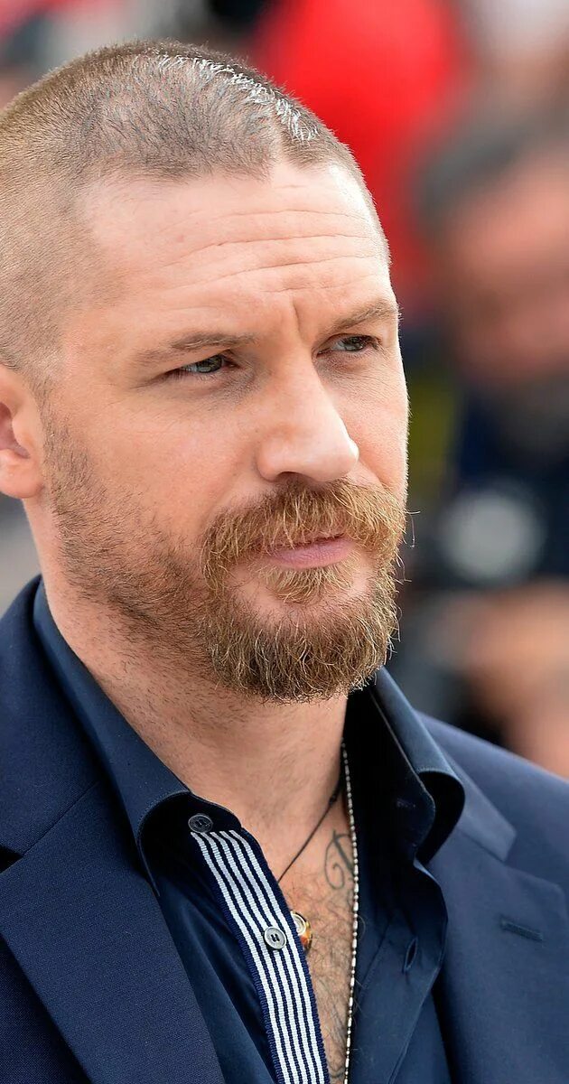 Топ харди. Tom Hardy. Прическа Тома Харди. Том Харди лысый. Том Харди с бородой.