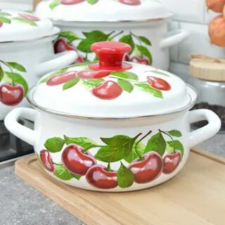 Кастрюля вишни