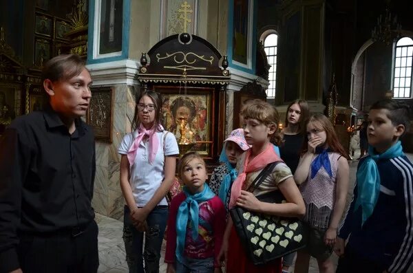 храм социальный центр. храм димитрия солунского балтийская жемчужина. иконы гребневского храма одинцово. нарва церковь православная раньше и сейчас. балтийская жемчужина план застройки.