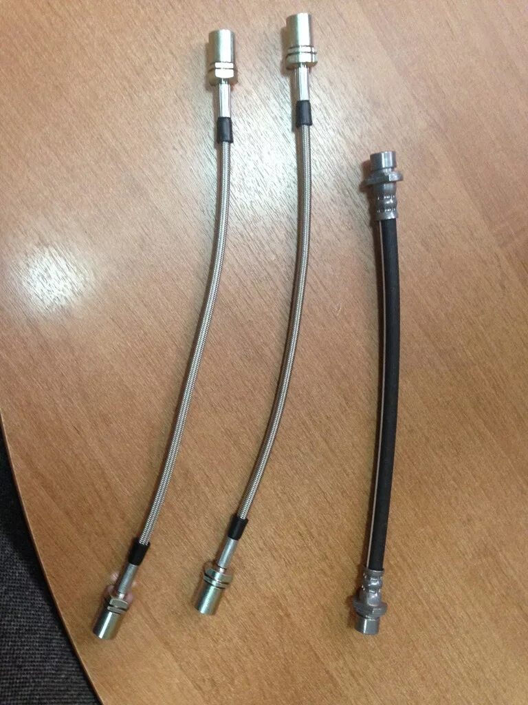 Шланг ваз-2123 тормозной задний "брт". Длины тормозных шлангов. Тормозной шланг 26см ваз. Передние тормозные шланги нива 2121. Шланг тормозной передний опель вектра б 1996.