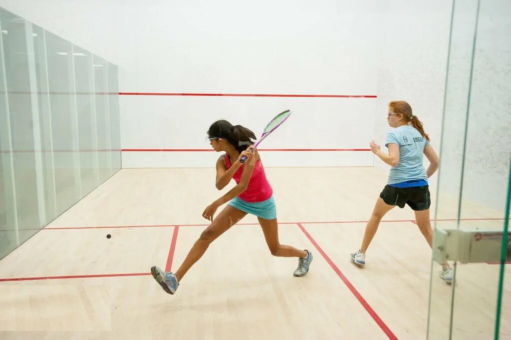 Какой сквош. Сквош игра. корт для игры в сквош. squash вид спорта. сквтш.
