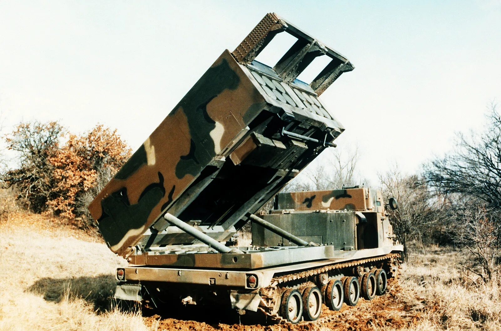 Load launcher. M270 MLRS. РСЗО MLRS м270. M270 MLRS (США),. M279 MLRS.